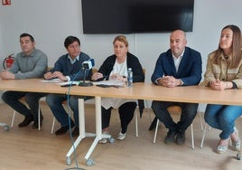 (De izquierda a derecha) Gorka Otaolea, Iñaki Gorroño, Nerea Revuelta, Jon Lejarraga y Ziortza Bilbao, ediles de la plataforma Guztiontzako Herria.