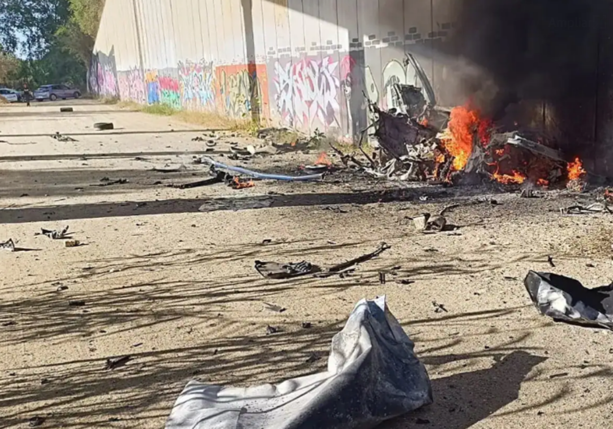 Mueren dos personas tras caer por un puente con el coche en el que transportaban gas de la risa