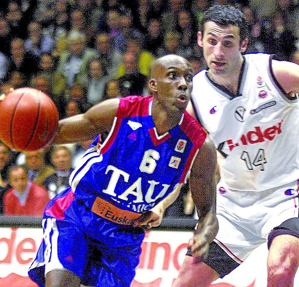 Bennett rebasa a Rigaudeau durante uno de los cinco partidos en la Euroliga de la escisión.