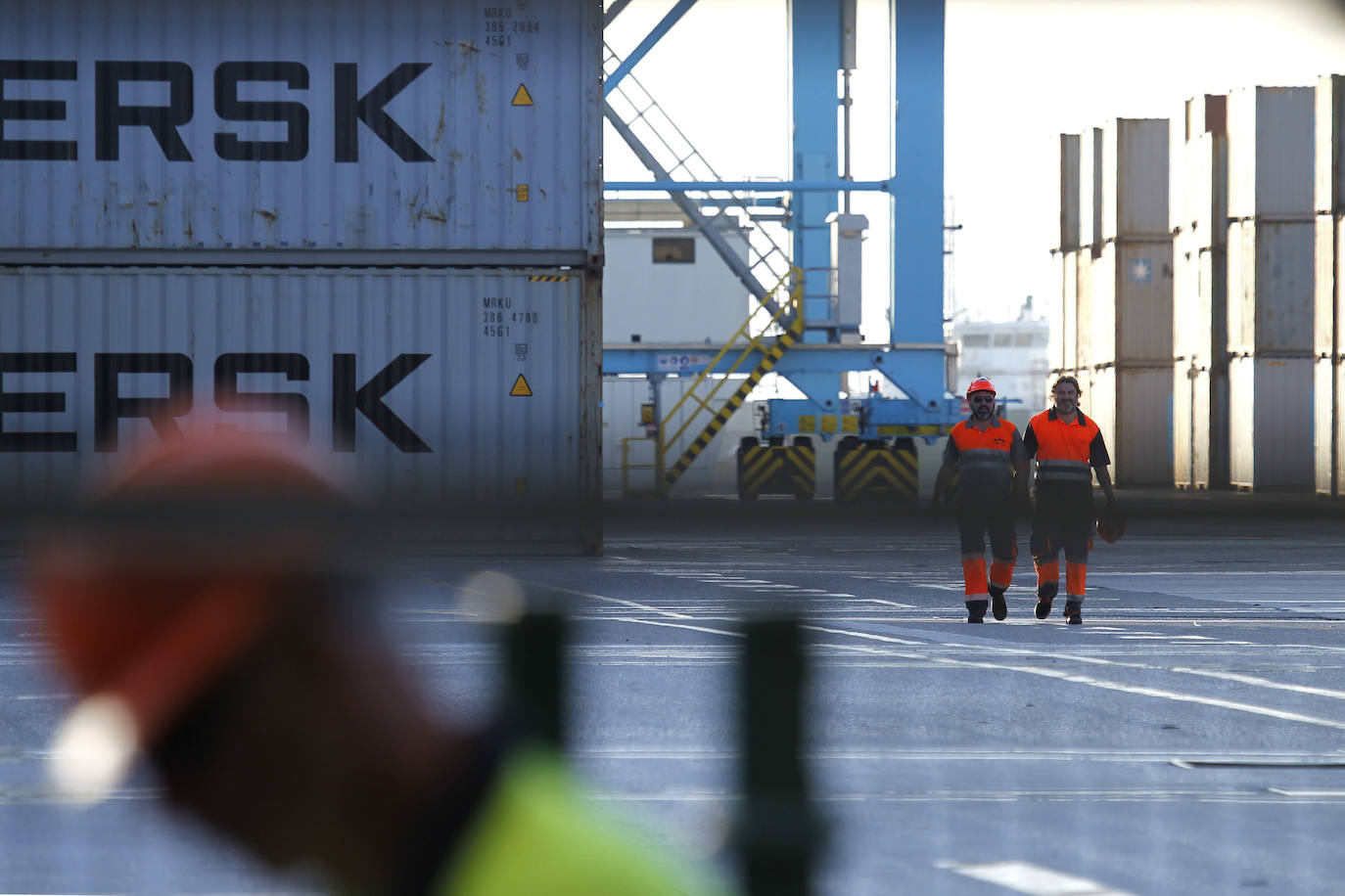 Trabajadores en el puerto de Algeciras (Cádiz).