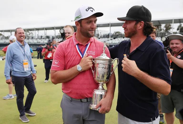 Rahm festeja con Sánchez el US Open que conquistó en 2021.