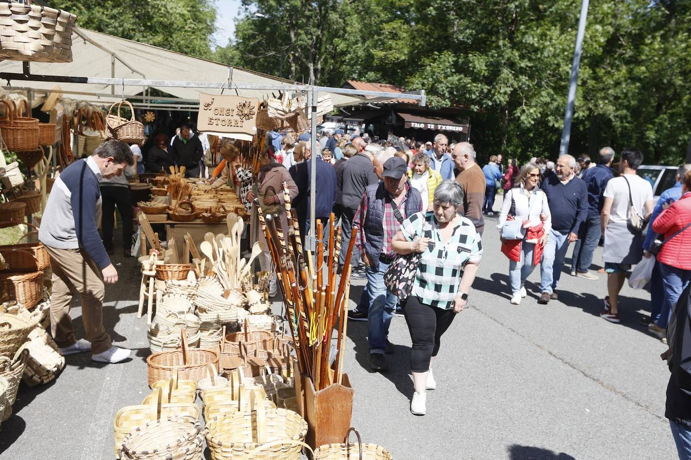 Las mejores imágenes de la feria de San Antonio de Padua en Urkiola