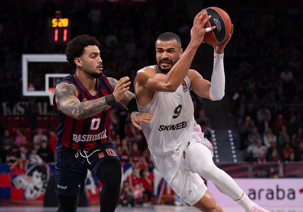 Howard defiende a Luwawu-Cabarrot en el último Baskonia-Asvel.