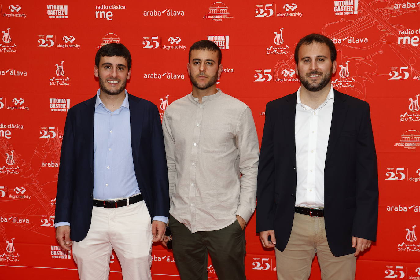 Los hermanos Juan, Gonzalo e Íñigo Alegría.