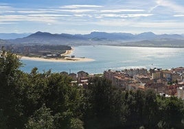 El paseo por un monte junto al mar