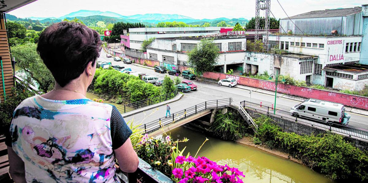 La antigua fábrica de Dalia en Gernika empezó a funcionar en 1957 y cerró sus puertas tres décadas después, desde 2007 el solar es propiedad del Gobierno foral.