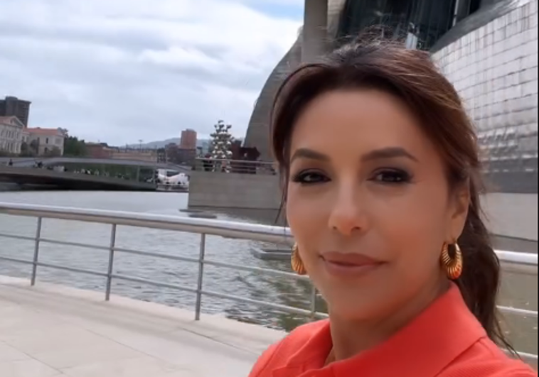 Eva Longoria visita el Museo Guggenheim para la grabación de su programa sobre cocina española de la CNN