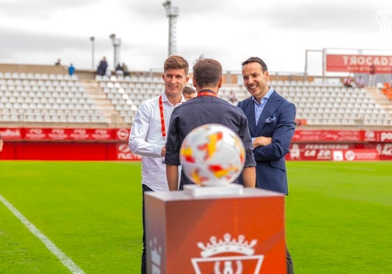 Matías Lizarazu, de camisa blanca, en su etapa en el Algeciras.