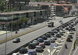 Solucionadas las retenciones en La Avanzada y Rontegi en dirección Getxo tras un accidente entre tres turismos y un autobús