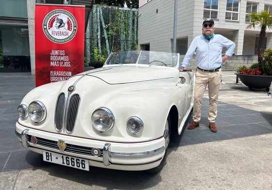 Kepa Elejoste con su Bristol.