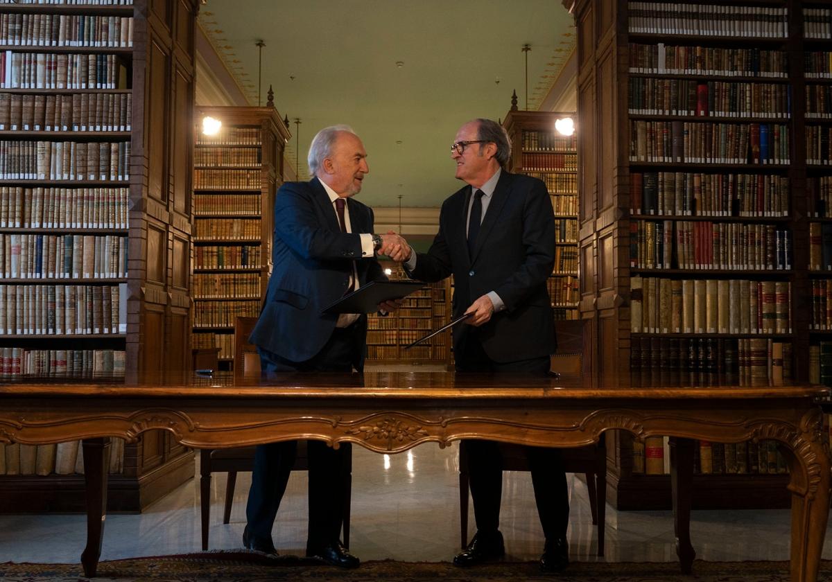 El director de la Real Academia Española, Santiago Muñoz Machado, y el defensor del pueblo, Ángel Gabilondo.