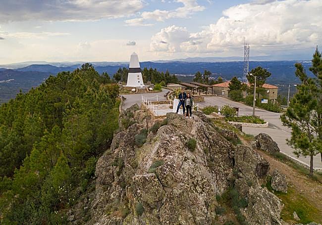 Picoto y el Centro Geodésico de Melriça.