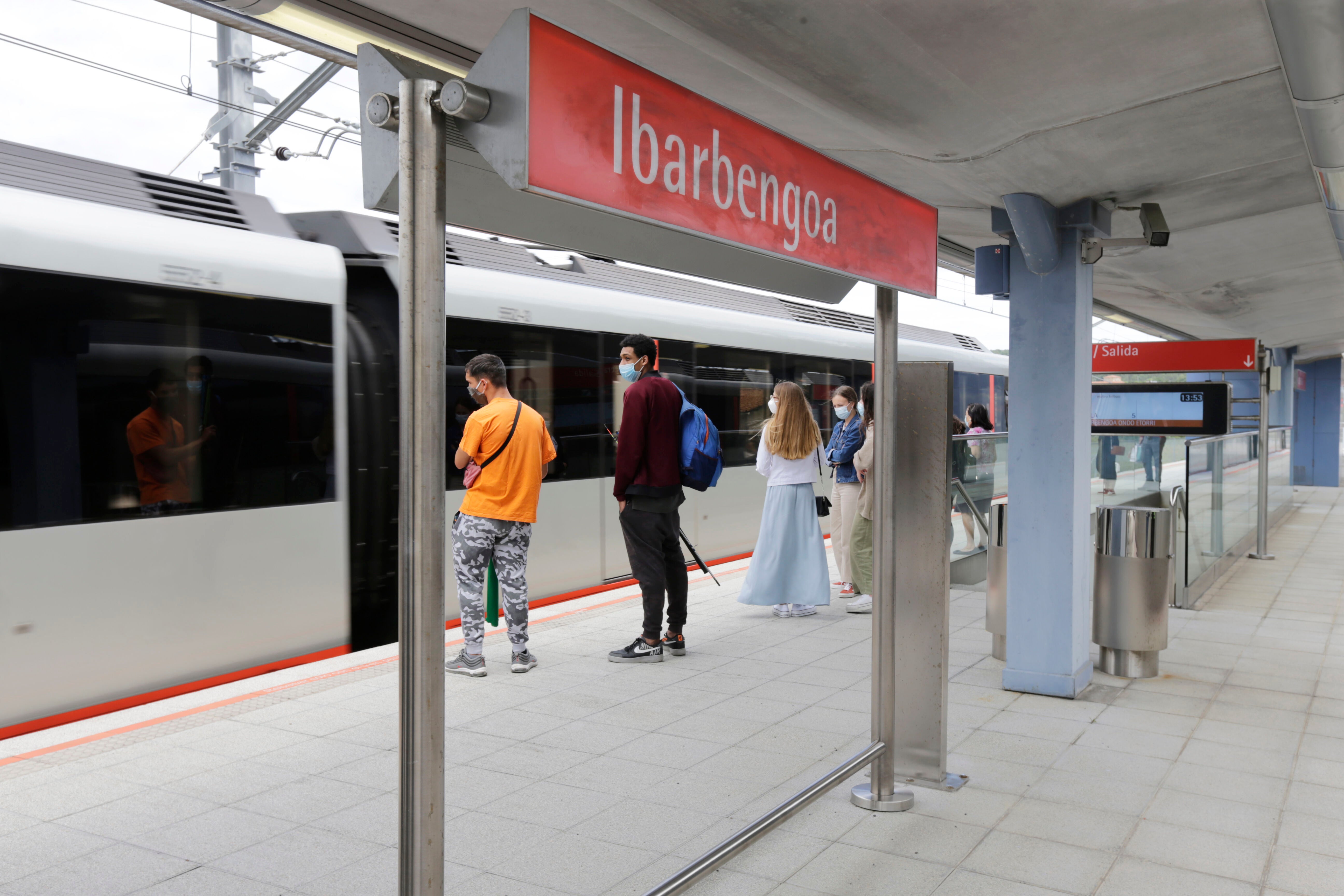 El metro hará un estudio de demanda para decidir si aumenta las frecuencias en «toda la red»