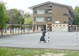 Exterior del colegio público de Romo.