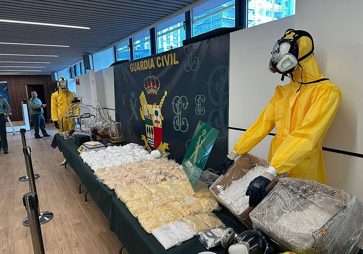 Imagen principal - Desmantelan desde Álava el laboratorio que abastecía a &#039;raves&#039; de toda España