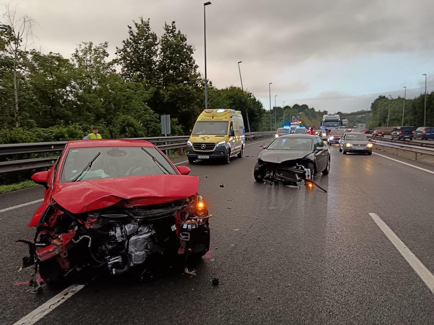 Dos accidentes en el Txorierri y uno en Amorebieta complican a primera hora el tráfico en Bizkaia