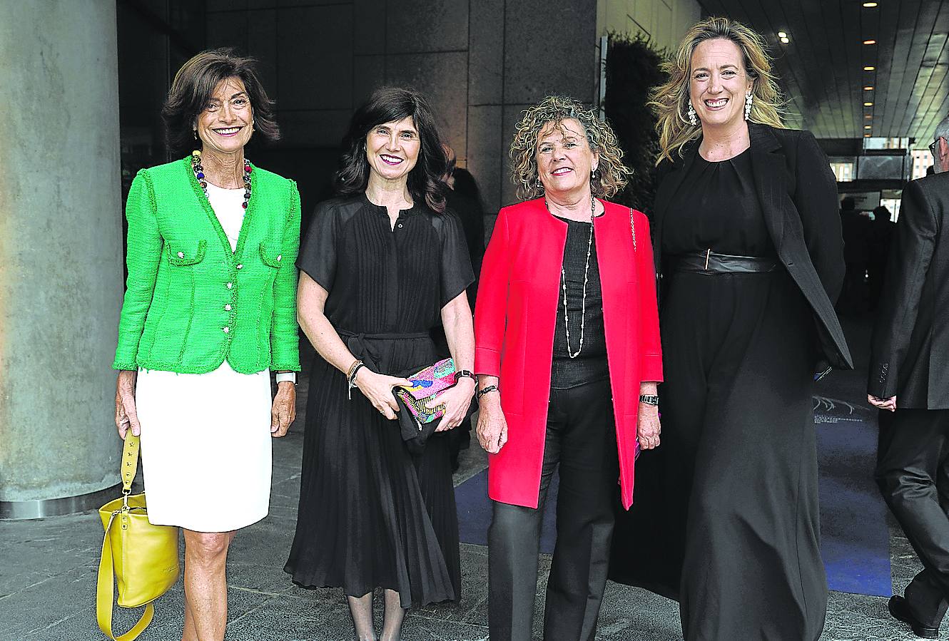 Esther Domínguez, Idoia Postigo, Marian Ibarrondo y Aitziber Atorrasagasti. 
