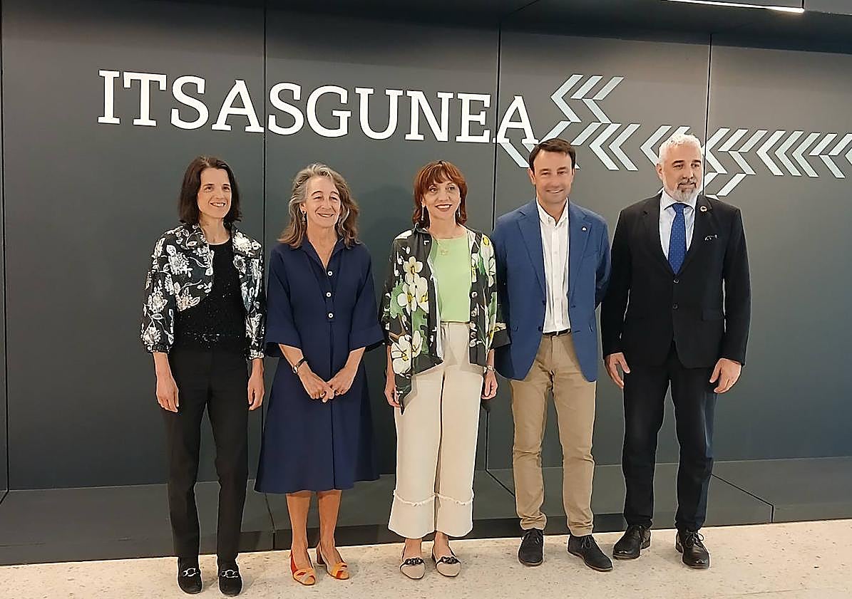 Imagen principal - Las autoridades han realizado una visita por las nuevas instalaciones.