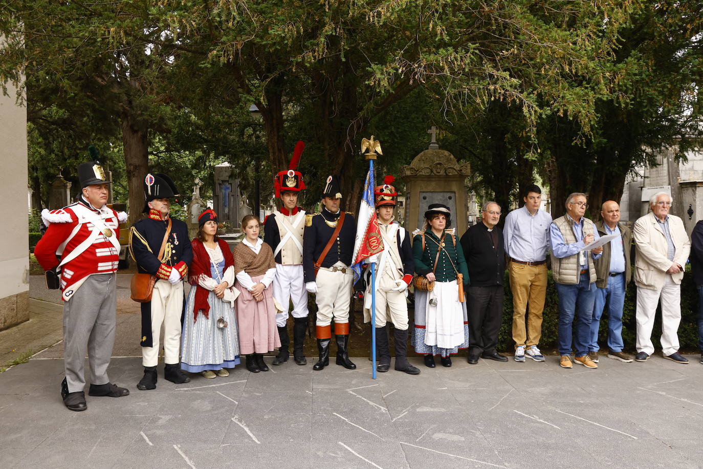 La ofrenda floral al General Álava en Vitoria, en imágenes