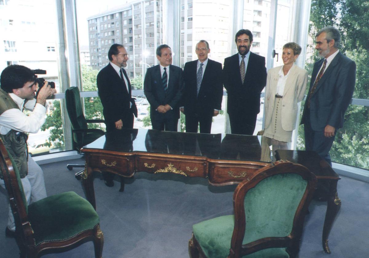 José Ramón Rekalde, Pascual Sala, José Antonio Ardanza, Juan Alberto Belloch, María Teresa Fernández de la Vega y Fernando Buesa, en la inauguración.