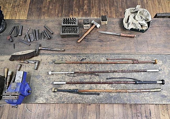 Varios modelos de makila.