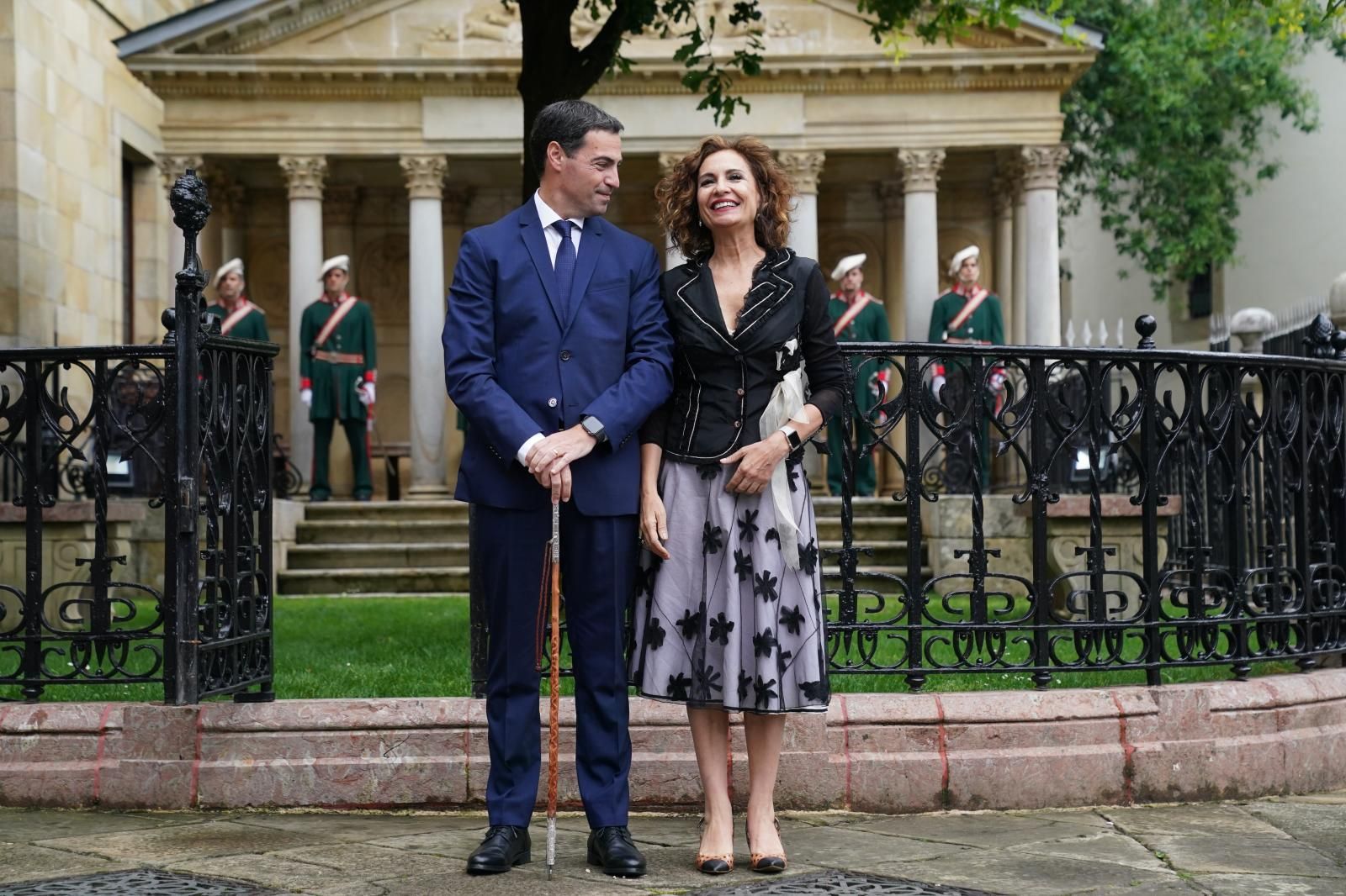 Imanol Pradales y María Jesús Montero, vicepresidenta del Gobierno