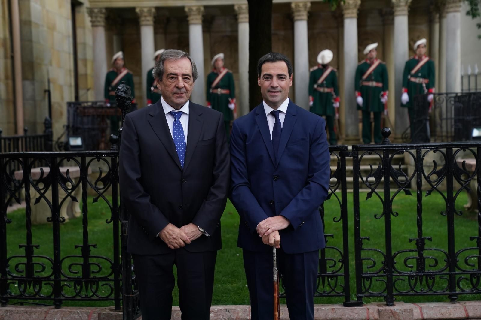 Pradales y Jose Mari Gorroño, alcalde de Gernika.