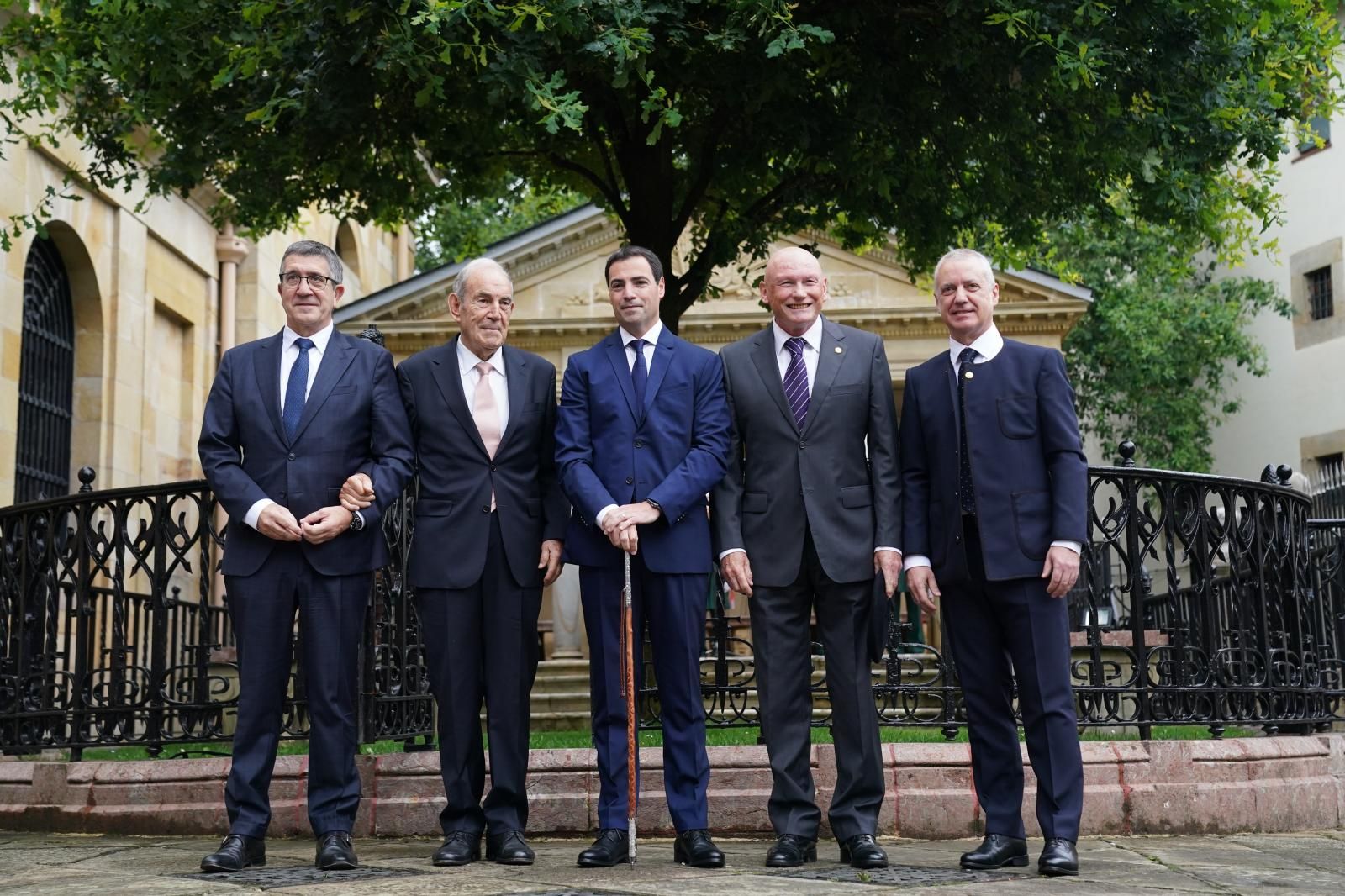 Los lehendakaris vivos: Patxi López, Carlos Garakaikoetxea, Imanol Pradales, Juan José Ibarretxe e Iñigo Urkullu.