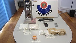 La Ertzaintza encontró diferentes tipos de droga en el domicilio del arrestado.