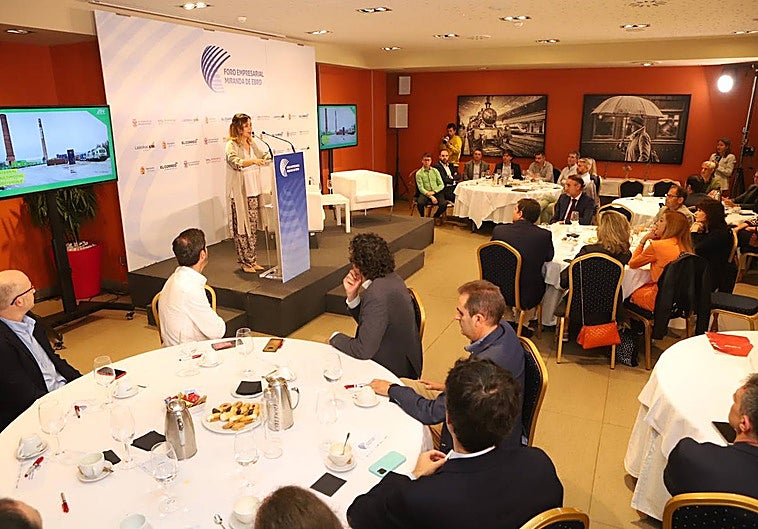 Un momento de la intervención de Sonia Herzog, directora ejecutiva de JSV, en el Foro Empresarial de Miranda de Ebro.
