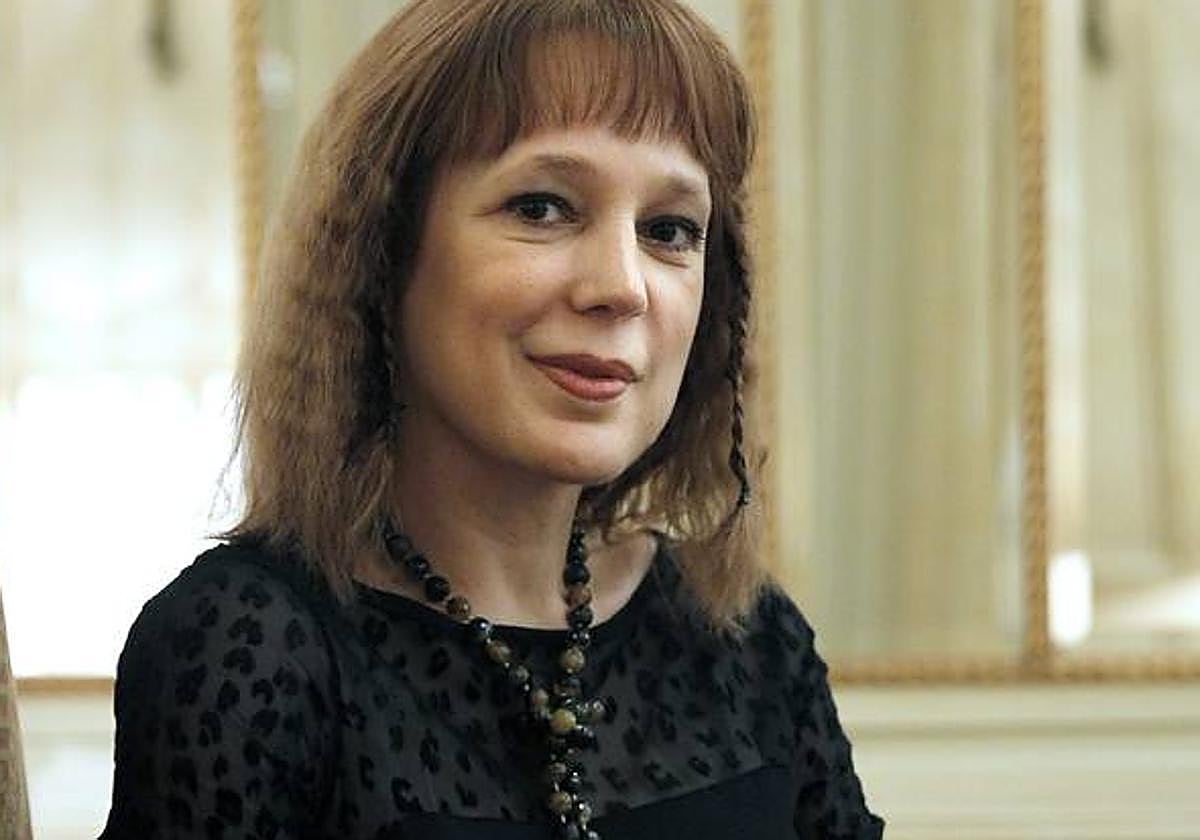 Ángela Vallvey utiliza personajes recurrentes que dan a los relatos la coherencia de una novela.