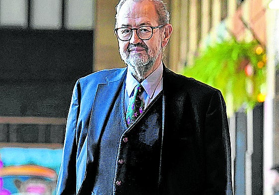 Juan Bas, en la Plaza Nueva.