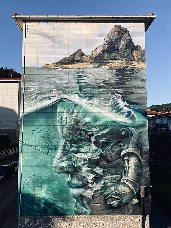 El nuevo mural 'Boga boga' refleja la esencia arrantzale de los ondarreses.