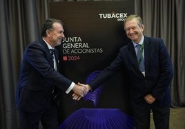 A la izquierda el consejero delegado de Tubacex, Jesús Esmorís y a la derecha el nuevo presidente, Manuel Moreau.