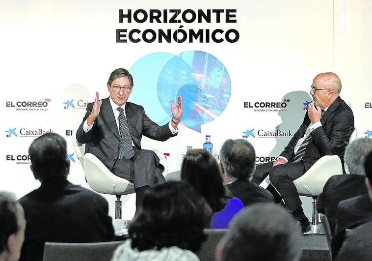 El director de EL CORREO, José Miguel Santamaría, entrevistó al presidente de CaixaBank, José Ignacio Goirigolzarri.