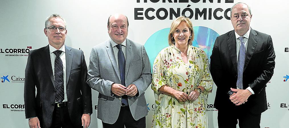 Óscar Villasante, Andoni Ortuzar, Itxaso Atutxa e Hipólito Suárez.