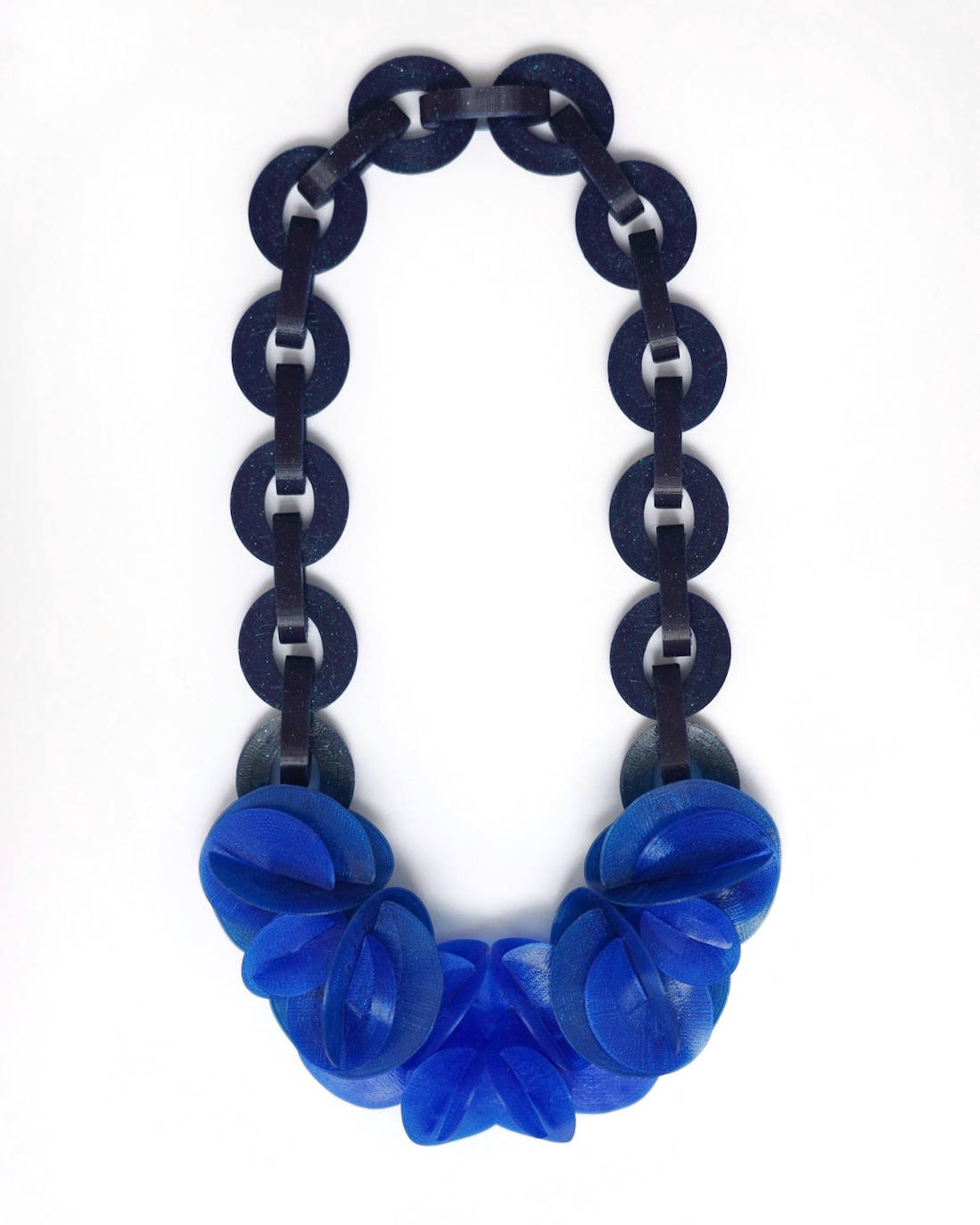 Las joyas alucinantes que crea Sara en su taller de Plentzia (y fascinan en Nueva York)