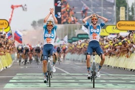 Van den Broek y Bardet cruzan la línea de meta