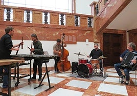 En la tercera, 'Murdock'.