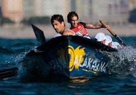 Urdaibai se dispone a realizar una ciaboga. Aitor Arrizabalaga.