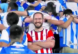 El aficionado rojiblanco que aguantó estoico en Anoeta aparece en el documental.