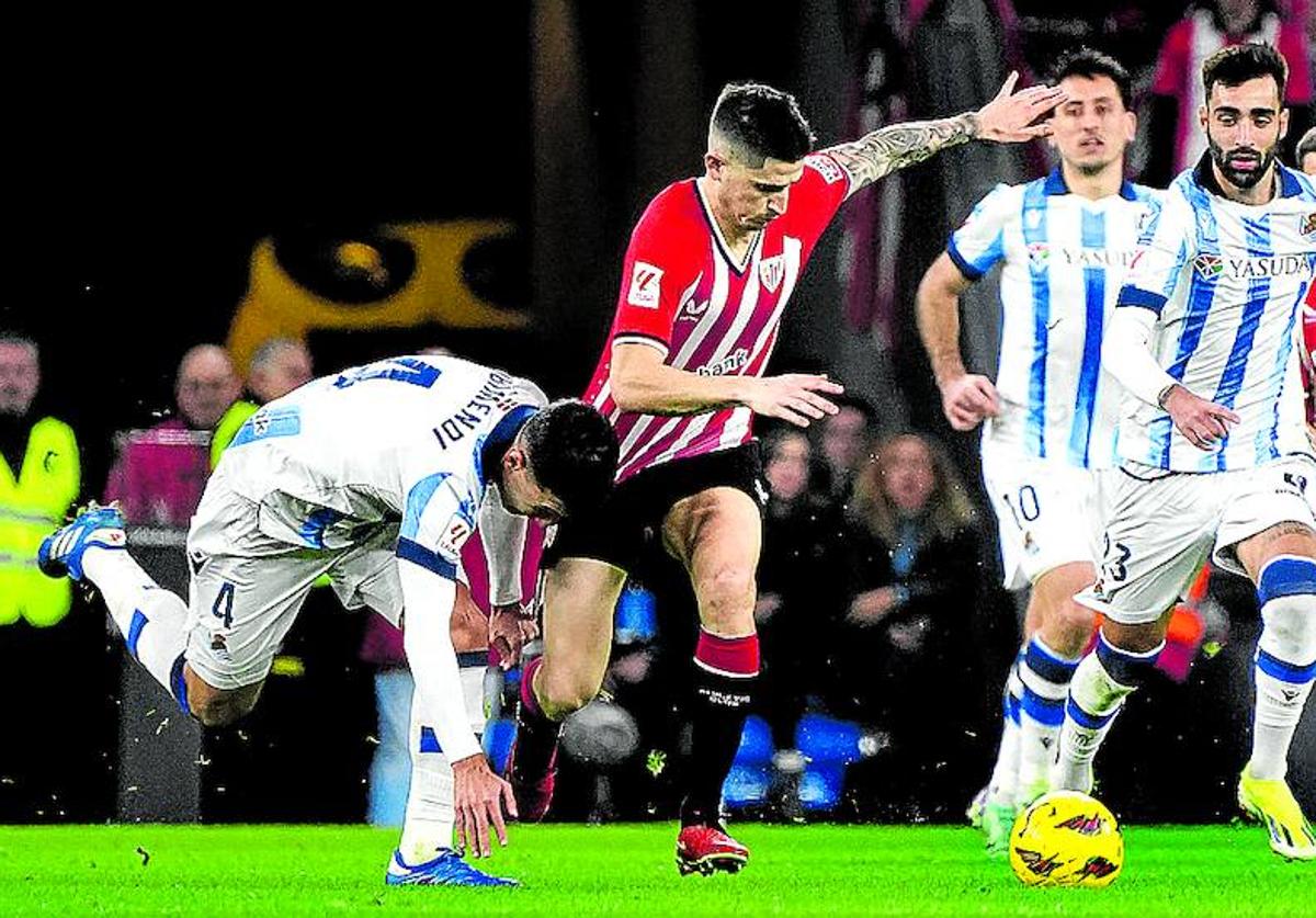 Imagen principal - Las «idas de olla» de Sancet también tienen protagonismo en la serie, que cuenta con el testimonio de Valverde y ofrece imágenes del doblete de Berenguer en el derbi de San Mamés.