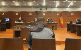 Algunos de los acusados que ayer comparecieron en la Audiencia.