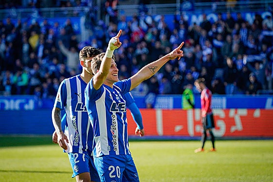 Giuliano y Sola reaparecen en la escena del Alavés