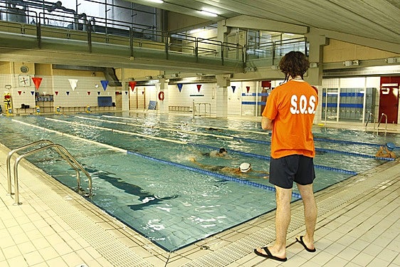 ¿Qué piscinas en Vitoria están abiertas en julio?