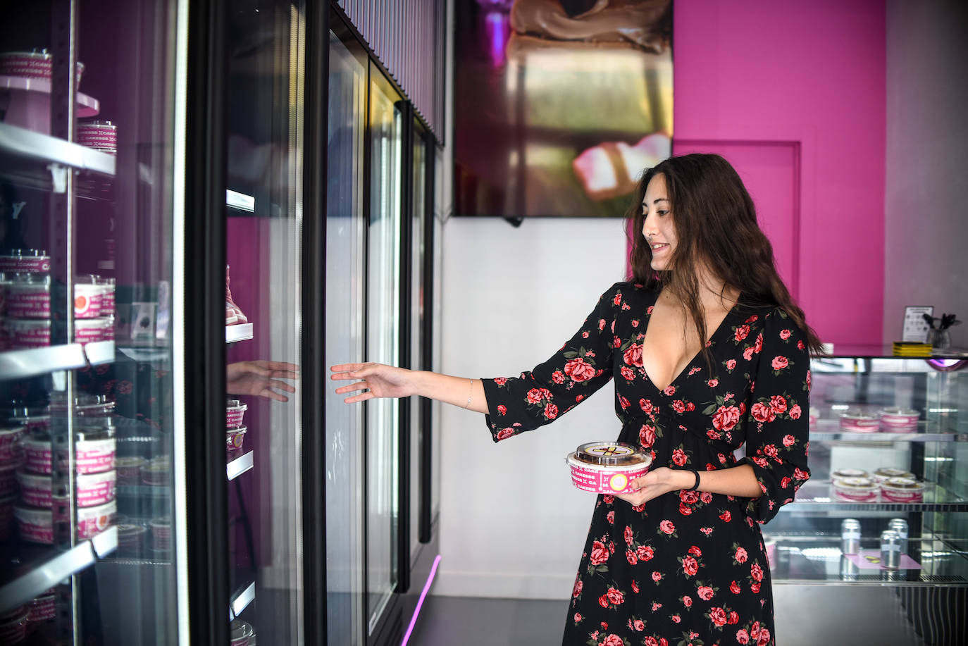 Dos amigos veinteañeros que triunfan con sus tartas de queso en Noja abren tienda en Bilbao