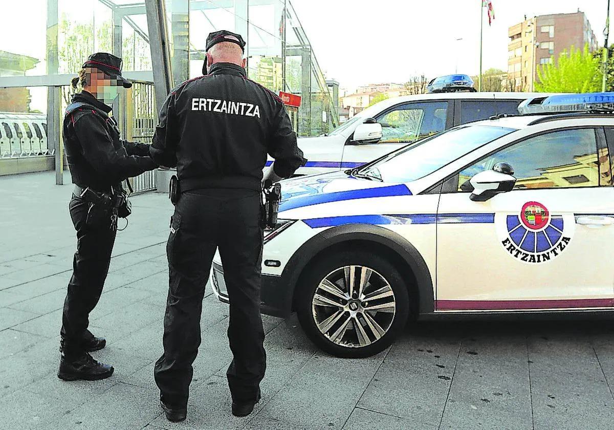 Un ertzaina localiza un vehículo robado gracias a su habilidad para recordar coches sustraídos