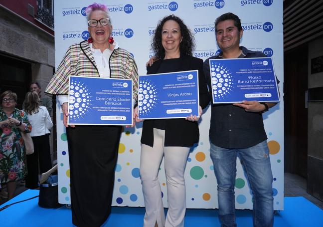 Isabel Rodríguez, Rosa Vega y Carlos Dávalos, los ganadores.