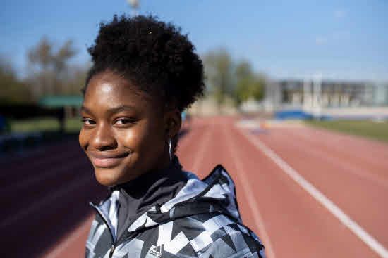 Tessy Ebosele en la pista de atletismo de Mendizorroza.