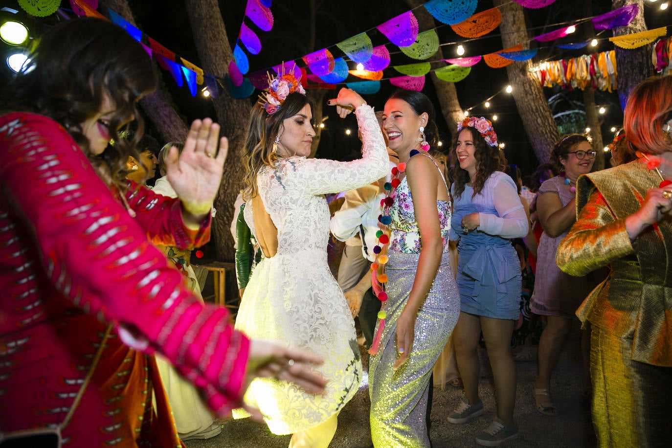 La boda mexicana de Carla y Ana, que encontraron sus looks soñados en Bilbao